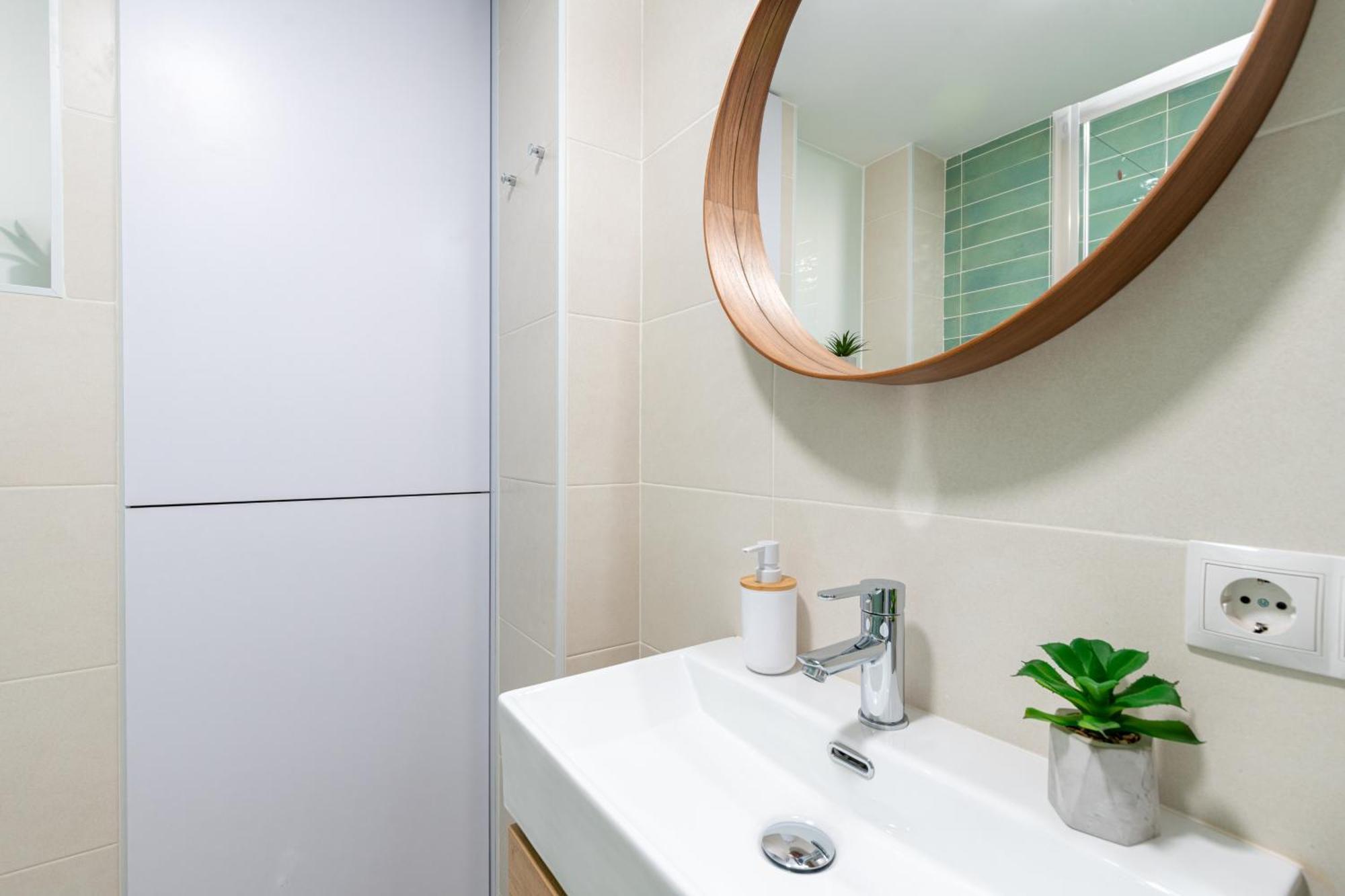 Piso Elegante Y Nuevo De 3 Habitaciones Y 2 Banos Sevilla Buitenkant foto